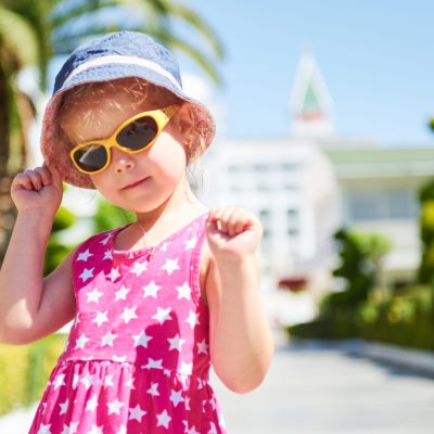 Chapeau anti-UV bébé et enfant : nos critères de sélection pour une protection optimale